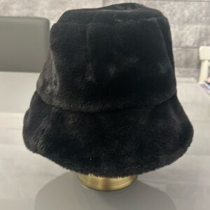 Faux fur bucket hat